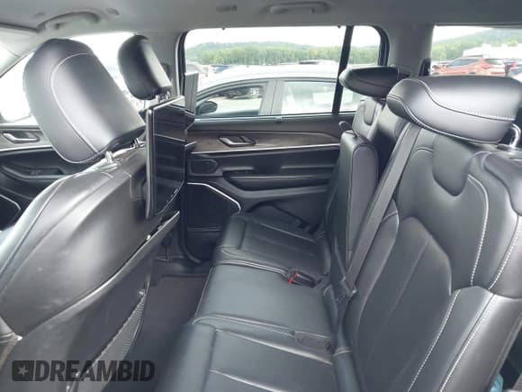 ✅ 2023 Jeep Grand Cherokee Limited • VIN: 1C4RJKBG3P8854132 • Lot: 42718689. Listed on IAAI with 27,637 mi. Free auction sales archive from the USA and detailed vehicle history report at DreamBid. Image 8.