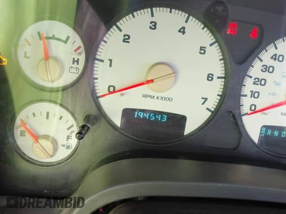 2004 Dodge 1500 SLT z VIN 1D7HU16D04J250447, wystawiony jako IAAI lot #43589068 z przebiegiem 194 543 mil mil oraz . Historia ofert i sprzedaży dostępna na DreamBid. Obrazek 7.