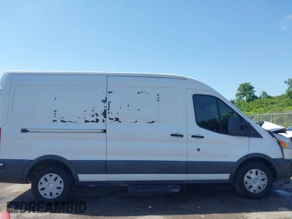 ✅ 2017 Ford Transit • VIN: 1FTYE2CM6HKB32372 • Lot: 42247909. Wystawiony na IAAI z przebiegiem 197 640 mil. Bezpłatny archiwum sprzedaży aukcyjnych z USA i szczegółowy raport historii pojazdu na DreamBid. Zdjęcie 13.