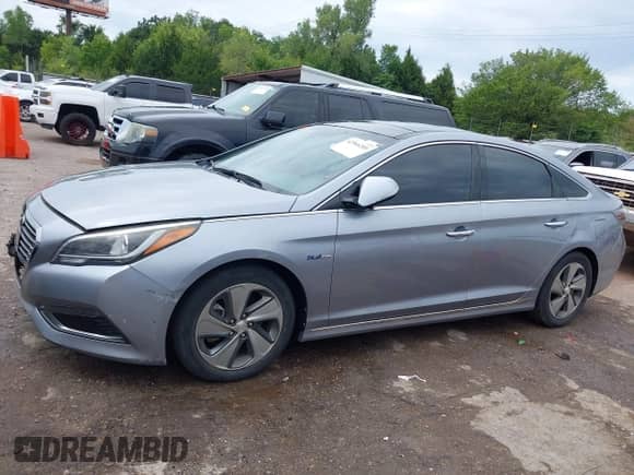 2016 Hyundai Sonata Limited with VIN KMHE34L13GA017321, listed as a IAAI auction lot 42966209 with 110,822 mi miles and . Bid and sale history available at DreamBid. Image 15.