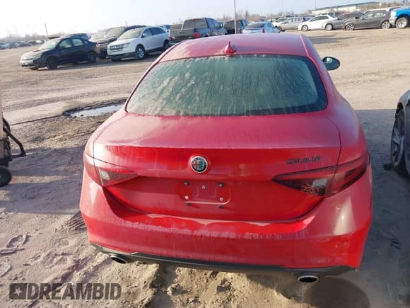 ✅ 2021 Alfa Romeo Giulia • VIN: ZARFAMAN1M7649060 • Lot: 41452670. Listed on IAAI with 47,259 mi. Free auction sales archive from the USA and detailed vehicle history report at DreamBid. Image 16.
