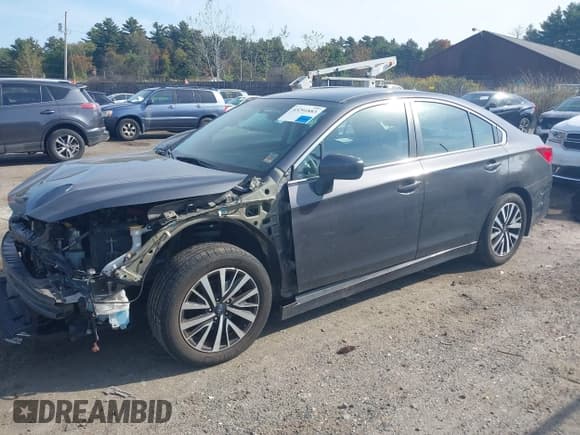 ✅ 2018 Subaru Legacy Premium • VIN: 4S3BNAC6XJ3031336 • Lot: 43291883. Wystawiony na IAAI z przebiegiem 58 586 mil. Bezpłatny archiwum sprzedaży aukcyjnych z USA i szczegółowy raport historii pojazdu na DreamBid. Zdjęcie 15.