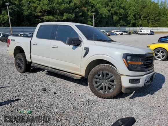 ✅ 2024 Ford F-150 XLT • VIN: 1FTFW3L57RFA67464 • Lot: 68777245. Wystawiony na Copart z przebiegiem 25 235 mil. Bezpłatny archiwum sprzedaży aukcyjnych z USA i szczegółowy raport historii pojazdu na DreamBid. Zdjęcie 4.