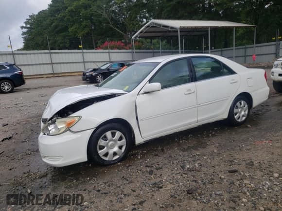 ✅ 2004 Toyota Camry LE • VIN: 4T1BE32KX4U313075 • Лот: 68613745. Опубликован ранее на Copart с пробегом 264 224 миль. Бесплатный доступ к архиву аукционных продаж из США и подробный отчёт об истории автомобиля на DreamBid. Изображение 1.