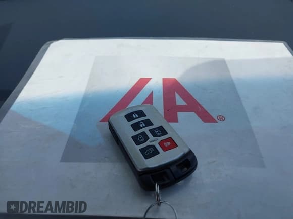 ✅ 2017 Toyota Sienna XLE Auto Access Seat • VIN: 5TDYZ3DCXHS878865 • Lot: 43404452. Wystawiony na IAAI z przebiegiem 175 131 mil. Bezpłatny archiwum sprzedaży aukcyjnych z USA i szczegółowy raport historii pojazdu na DreamBid. Zdjęcie 11.