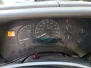 ✅ 2000 GMC Sierra 1500 SLE • VIN: 2GTEK19T5Y1241815 • Lot: 85424605. Wystawiony na Copart z przebiegiem 264 423 mil. Bezpłatny archiwum sprzedaży aukcyjnych z USA i szczegółowy raport historii pojazdu na DreamBid. Zdjęcie 9.