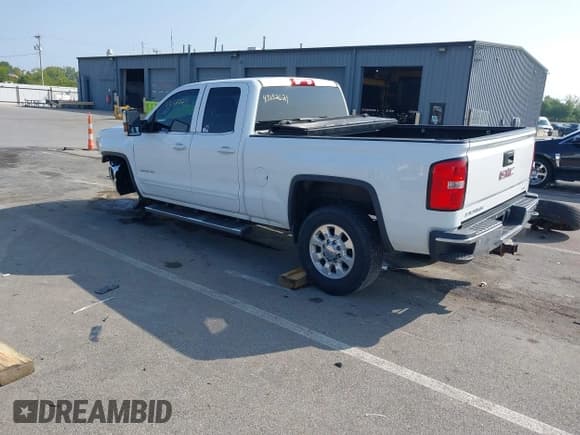 ✅ 2015 GMC Sierra 2500HD SLE • VIN: 1GT22YE88FZ110928 • Lot: 43152024. Wystawiony na IAAI z przebiegiem 113 850 mil. Bezpłatny archiwum sprzedaży aukcyjnych z USA i szczegółowy raport historii pojazdu na DreamBid. Zdjęcie 3.