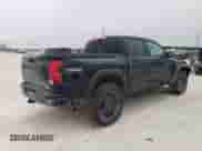2023 Chevrolet Colorado 4WD Trail Boss z VIN 1GCPTEEK0P1205948, wystawiony jako Copart lot #46364505 z przebiegiem 22 048 mil mil oraz Szkoda całkowita • Salvage title. Historia ofert i sprzedaży dostępna na DreamBid. Obrazek 3.