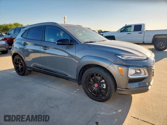 ✅ 2021 Hyundai Kona Night Edition • VIN: KM8K63A51MU702633 • Лот: 84365035. Опубликован ранее на Copart с пробегом 27 985 миль. Бесплатный доступ к архиву аукционных продаж из США и подробный отчёт об истории автомобиля на DreamBid. Изображение 4.