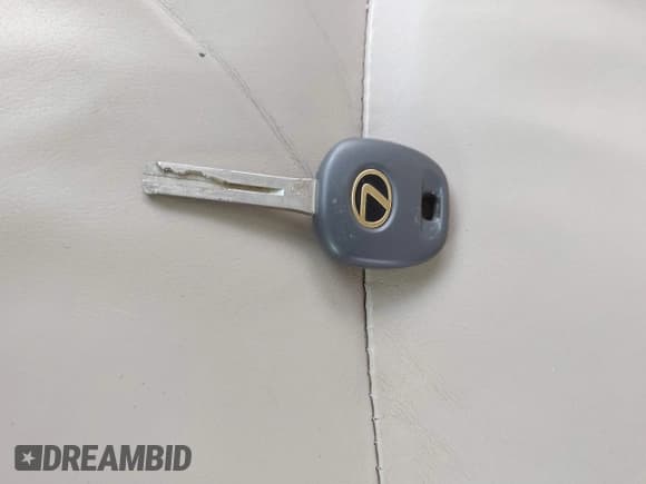 ✅ 2008 Lexus RX 350 • VIN: 2T2HK31UX8C060770 • Lot: 43819659. Listed on IAAI with 225,444 mi. Free auction sales archive from the USA and detailed vehicle history report at DreamBid. Image 11.