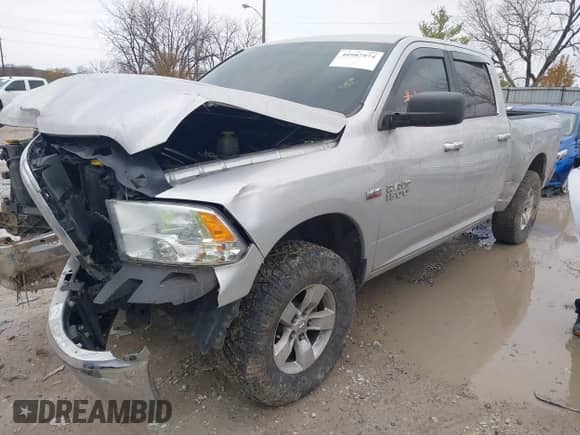 2017 Ram 1500 Big Horn z VIN 1C6RR7TT4HS646662, wystawiony jako IAAI lot #40987974 z przebiegiem 131 756 mil mil oraz . Historia ofert i sprzedaży dostępna na DreamBid. Obrazek 17.