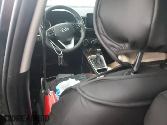 2022 Hyundai Venue SE z VIN KMHRB8A30NU149044, wystawiony jako Copart lot #74139214 z przebiegiem Nie podano mil oraz Nie do naprawy • Non repairable. Historia ofert i sprzedaży dostępna na DreamBid. Obrazek 8.