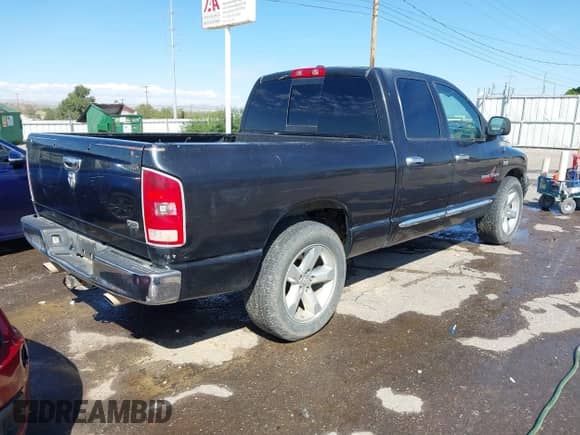 2006 Dodge 1500 SLT z VIN 1D3HA18206J179422, wystawiony jako IAAI lot #43356576 z przebiegiem 278 930 mil mil oraz . Historia ofert i sprzedaży dostępna na DreamBid. Obrazek 4.