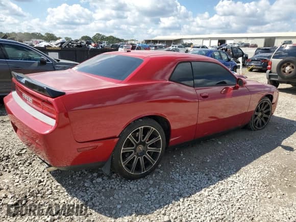 ✅ 2013 Dodge Challenger R/T Plus • VIN: 2C3CDYBT2DH548949 • Lot: 74070414. Wystawiony na Copart z przebiegiem 105 879 mil. Bezpłatny archiwum sprzedaży aukcyjnych z USA i szczegółowy raport historii pojazdu na DreamBid. Zdjęcie 3.