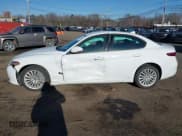 ✅ 2022 Alfa Romeo Giulia • VIN: ZARFANAN6N7657243 • Lot: 41318083. Wystawiony na IAAI z przebiegiem 29 857 mil. Bezpłatny archiwum sprzedaży aukcyjnych z USA i szczegółowy raport historii pojazdu na DreamBid. Zdjęcie 14.