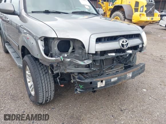 ✅ 2007 Toyota Sequoia SR5 • VIN: 5TDZT34A27S289263 • Lot: 42378528. Listed on IAAI with 311,653 mi. Free auction sales archive from the USA and detailed vehicle history report at DreamBid. Image 6.