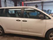 ✅ 2013 Toyota Sienna L • VIN: 5TDZK3DC4DS326541 • Lot: 42861022. Wystawiony na IAAI z przebiegiem 304 238 mil. Bezpłatny archiwum sprzedaży aukcyjnych z USA i szczegółowy raport historii pojazdu na DreamBid. Zdjęcie 14.