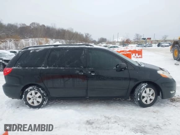 ✅ 2010 Toyota Sienna XLE Limited • VIN: 5TDYK4CC9AS311807 • Lot: 43827703. Wystawiony na IAAI z przebiegiem 234 992 mil. Bezpłatny archiwum sprzedaży aukcyjnych z USA i szczegółowy raport historii pojazdu na DreamBid. Zdjęcie 13.