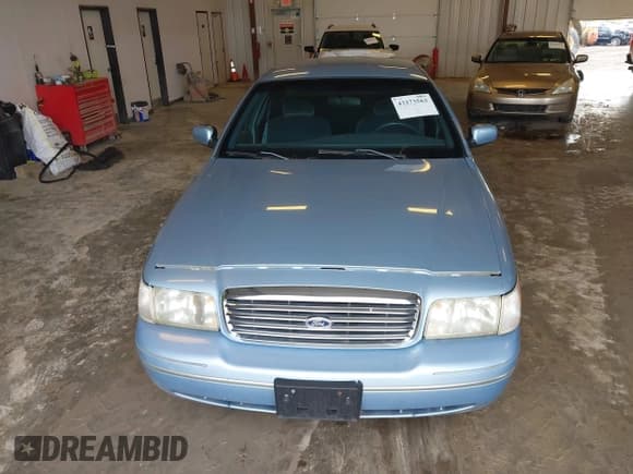 ✅ 1999 Ford Crown Victoria • VIN: 2FAFP73W0XX120137 • Lot: 43273562. Wystawiony na IAAI z przebiegiem 138 567 mil. Bezpłatny archiwum sprzedaży aukcyjnych z USA i szczegółowy raport historii pojazdu na DreamBid. Zdjęcie 6.