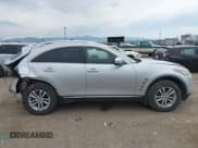 ✅ 2009 Infiniti FX • VIN: JNRAS18W69M151556 • Lot: 43155740. Wystawiony na IAAI z przebiegiem 215 523 mil. Bezpłatny archiwum sprzedaży aukcyjnych z USA i szczegółowy raport historii pojazdu na DreamBid. Zdjęcie 14.