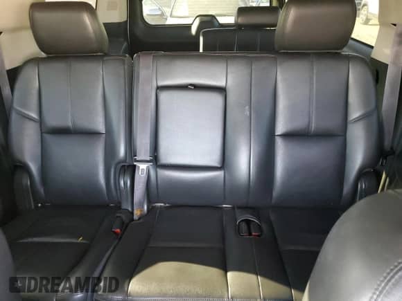 2014 Chevrolet Suburban LT z VIN 1GNSKJE70ER198068, wystawiony jako Copart lot #85145605 z przebiegiem 97 369 mil mil oraz Szkoda całkowita • Salvage title. Historia ofert i sprzedaży dostępna na DreamBid. Obrazek 10.