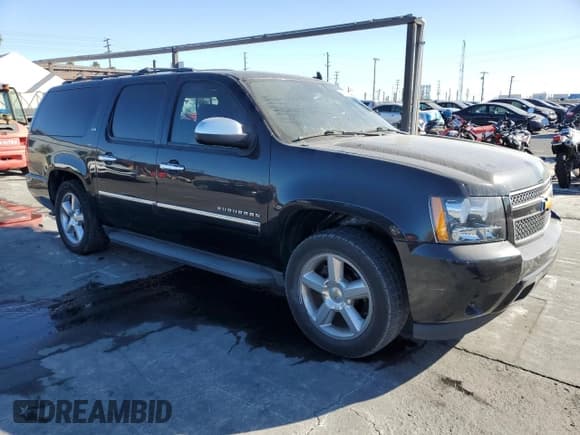 ✅ 2013 Chevrolet Suburban LTZ • VIN: 1GNSCKE05DR143040 • Lot: 47317585. Wystawiony na Copart z przebiegiem 131 760 mil. Bezpłatny archiwum sprzedaży aukcyjnych z USA i szczegółowy raport historii pojazdu na DreamBid. Zdjęcie 4.