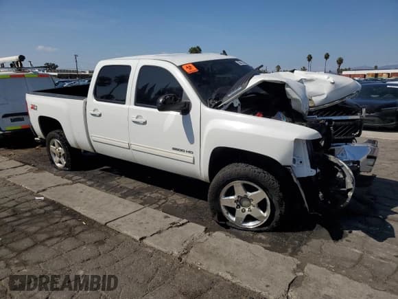 ✅ 2013 Chevrolet Silverado 2500HD LTZ • VIN: 1GC1KYCG3DF150824 • Lot: 71959145. Wystawiony na Copart z przebiegiem 131 186 mil. Bezpłatny archiwum sprzedaży aukcyjnych z USA i szczegółowy raport historii pojazdu na DreamBid. Zdjęcie 4.