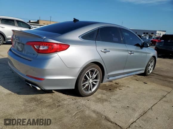 ✅ 2015 Hyundai Sonata Sport • VIN: 5NPE34AB7FH067484 • Lot: 64378815. Wystawiony na Copart z przebiegiem 117 252 mil. Bezpłatny archiwum sprzedaży aukcyjnych z USA i szczegółowy raport historii pojazdu na DreamBid. Zdjęcie 3.