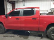✅ 2019 Chevrolet Silverado 1500 Custom Trail Boss • VIN: 1GCPYCEF5KZ385706 • Lot: 42999964. Wystawiony na IAAI z przebiegiem 48 702 mil. Bezpłatny archiwum sprzedaży aukcyjnych z USA i szczegółowy raport historii pojazdu na DreamBid. Zdjęcie 13.