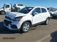 ✅ 2020 Chevrolet Trax LS • VIN: 3GNCJKSBXLL183393 • Lot: 43628511. Wystawiony na IAAI z przebiegiem 133 535 mil. Bezpłatny archiwum sprzedaży aukcyjnych z USA i szczegółowy raport historii pojazdu na DreamBid. Zdjęcie 17.