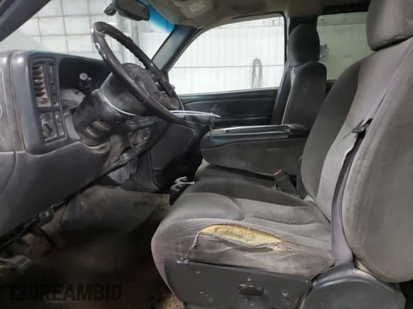 ✅ 2006 Chevrolet Silverado 2500HD LS • VIN: 1GCHK29G36E134019 • Lot: 54119355. Wystawiony na Copart z przebiegiem 324 388 mil. Bezpłatny archiwum sprzedaży aukcyjnych z USA i szczegółowy raport historii pojazdu na DreamBid. Zdjęcie 7.