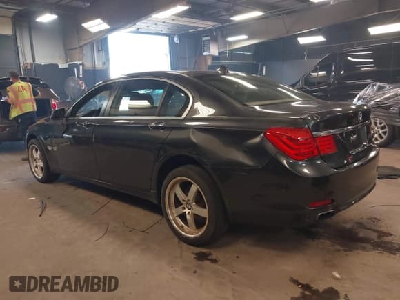 ✅ 2011 BMW 7 Series 750Li xDrive • VIN: WBAKC8C56BC433083 • Lot: 42523890. Listed on IAAI with 120,977 mi. Free auction sales archive from the USA and detailed vehicle history report at DreamBid. Image 3.
