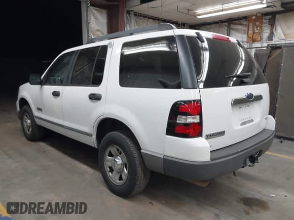 ✅ 2006 Ford Explorer XLS • VIN: 1FMEU72E36UB64271 • Lot: 43118696. Wystawiony na IAAI z przebiegiem 208 104 mil. Bezpłatny archiwum sprzedaży aukcyjnych z USA i szczegółowy raport historii pojazdu na DreamBid. Zdjęcie 3.