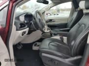 ✅ 2019 Chrysler Pacifica Limited • VIN: 2C4RC1GG8KR734515 • Lot: 91973325. Wystawiony na Copart z przebiegiem 72 395 mil. Bezpłatny archiwum sprzedaży aukcyjnych z USA i szczegółowy raport historii pojazdu na DreamBid. Zdjęcie 7.