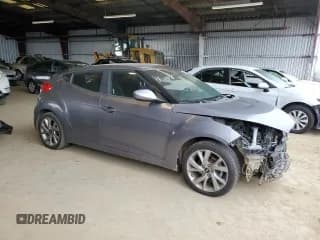 ✅ 2017 Hyundai Veloster • VIN: KMHTC6AD9HU309099 • Lot: 45592345. Wystawiony na Copart z przebiegiem 81 202 mil. Bezpłatny archiwum sprzedaży aukcyjnych z USA i szczegółowy raport historii pojazdu na DreamBid. Zdjęcie 4.