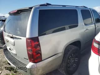 ✅ 2010 Chevrolet Suburban LT • VIN: 1GNUCJE08AR133956 • Lot: 76145714. Wystawiony na Copart z przebiegiem 212 459 mil. Bezpłatny archiwum sprzedaży aukcyjnych z USA i szczegółowy raport historii pojazdu na DreamBid. Zdjęcie 3.