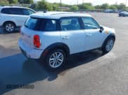 ✅ 2013 MINI Countryman • VIN: WMWZB3C52DWR35806 • Лот: 42184010. Опубликован ранее на IAAI с пробегом 93 380 миль. Бесплатный доступ к архиву аукционных продаж из США и подробный отчёт об истории автомобиля на DreamBid. Изображение 4.