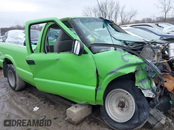 ✅ 2003 Chevrolet S-10 LS • VIN: 1GCCS14X138275192 • Лот: 41706439. Опубликован ранее на IAAI с пробегом Не указан. Бесплатный доступ к архиву аукционных продаж из США и подробный отчёт об истории автомобиля на DreamBid. Изображение 13.