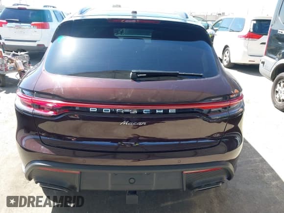 ✅ 2024 Porsche Macan • VIN: WP1AA2A55RLB10527 • Lot: 41994396. Listed on IAAI with 6,779 mi. Free auction sales archive from the USA and detailed vehicle history report at DreamBid. Image 17.