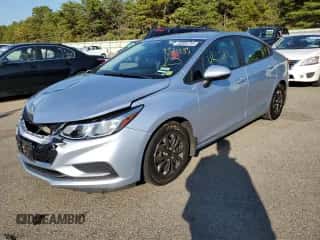 ✅ 2017 Chevrolet Cruze LS • VIN: 1G1BC5SM8H7272031 • Lot: 61413822. Wystawiony na Copart z przebiegiem 42 589 mil mil. Skorzystaj z bezpłatnego archiwum sprzedaży aukcyjnych z USA i zobacz szczegółowy raport historii pojazdu na DreamBid. Zdjęcie 2.