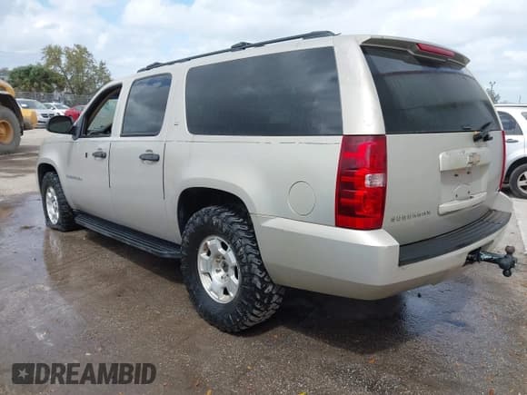 ✅ 2009 Chevrolet Suburban LS • VIN: 1GNFC16069R191034 • Lot: 41583684. Listed on IAAI with 195,900 mi. Free auction sales archive from the USA and detailed vehicle history report at DreamBid. Image 3.