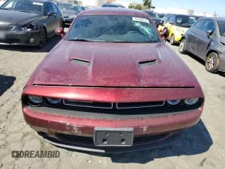 ✅ 2019 Dodge Challenger SXT • VIN: 2C3CDZAG3KH712829 • Lot: 70709674. Wystawiony na Copart z przebiegiem 70 607 mil. Bezpłatny archiwum sprzedaży aukcyjnych z USA i szczegółowy raport historii pojazdu na DreamBid. Zdjęcie 5.