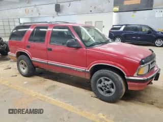 1995 Chevrolet Blazer z VIN 1GNDT13W2SK212802, wystawiony jako Copart lot #84792554 z przebiegiem 186 206 mil mil oraz Szkoda całkowita • Salvage title. Historia ofert i sprzedaży dostępna na DreamBid. Obrazek 4.