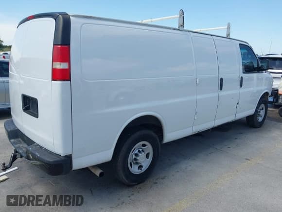 ✅ 2015 Chevrolet Express Cargo • VIN: 1GCWGGCF9F1229343 • Lot: 42333503. Listed on IAAI with 124,106 mi. Free auction sales archive from the USA and detailed vehicle history report at DreamBid. Image 4.