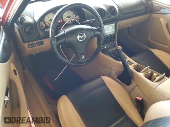 ✅ 2001 Mazda MX-5 Miata • VIN: JM1NB353910206505 • Lot: 72647214. Wystawiony na Copart z przebiegiem 116 830 mil. Bezpłatny archiwum sprzedaży aukcyjnych z USA i szczegółowy raport historii pojazdu na DreamBid. Zdjęcie 8.