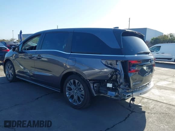 ✅ 2026 Honda Odyssey Touring • VIN: 5FNRL6H86TB015099 • Lot: 43633848. Listed on IAAI with 897 mi. Free auction sales archive from the USA and detailed vehicle history report at DreamBid. Image 3.