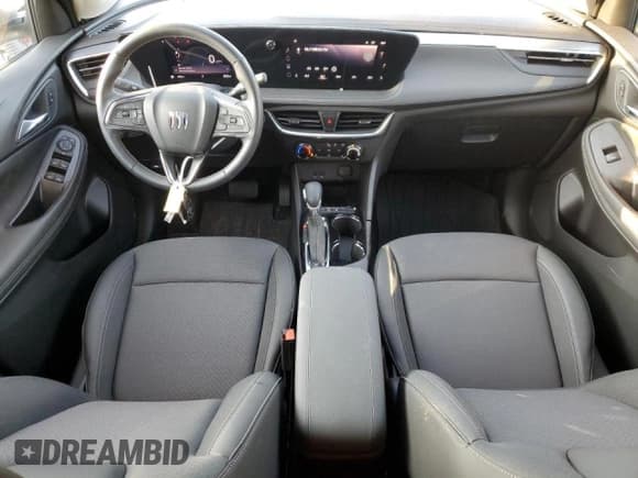 ✅ 2024 Buick Encore GX Preferred • VIN: KL4AMBSL1RB150268 • Lot: 71795675. Wystawiony na Copart z przebiegiem 1 882 mil. Bezpłatny archiwum sprzedaży aukcyjnych z USA i szczegółowy raport historii pojazdu na DreamBid. Zdjęcie 8.