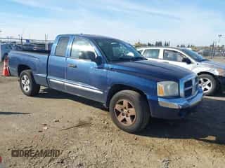 2005 Dodge Dakota z VIN 1D7HE52N55S268909, wystawiony jako IAAI lot #43597360 z przebiegiem 218 350 mil mil oraz . Historia ofert i sprzedaży dostępna na DreamBid. Obrazek 1.