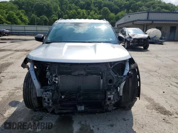 ✅ 2020 Ford Explorer XLT • VIN: 1FMSK8DH1LGA68798 • Lot: 60300715. Wystawiony na Copart z przebiegiem 98 996 mil. Bezpłatny archiwum sprzedaży aukcyjnych z USA i szczegółowy raport historii pojazdu na DreamBid. Zdjęcie 5.