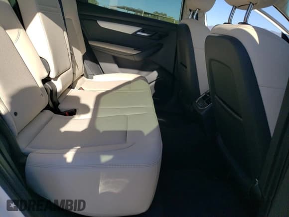 ✅ 2024 VinFast VF 8 Plus • VIN: RLLV1AFA6RH009038 • Lot: 79879874. Wystawiony na Copart z przebiegiem 1 467 mil. Bezpłatny archiwum sprzedaży aukcyjnych z USA i szczegółowy raport historii pojazdu na DreamBid. Zdjęcie 11.